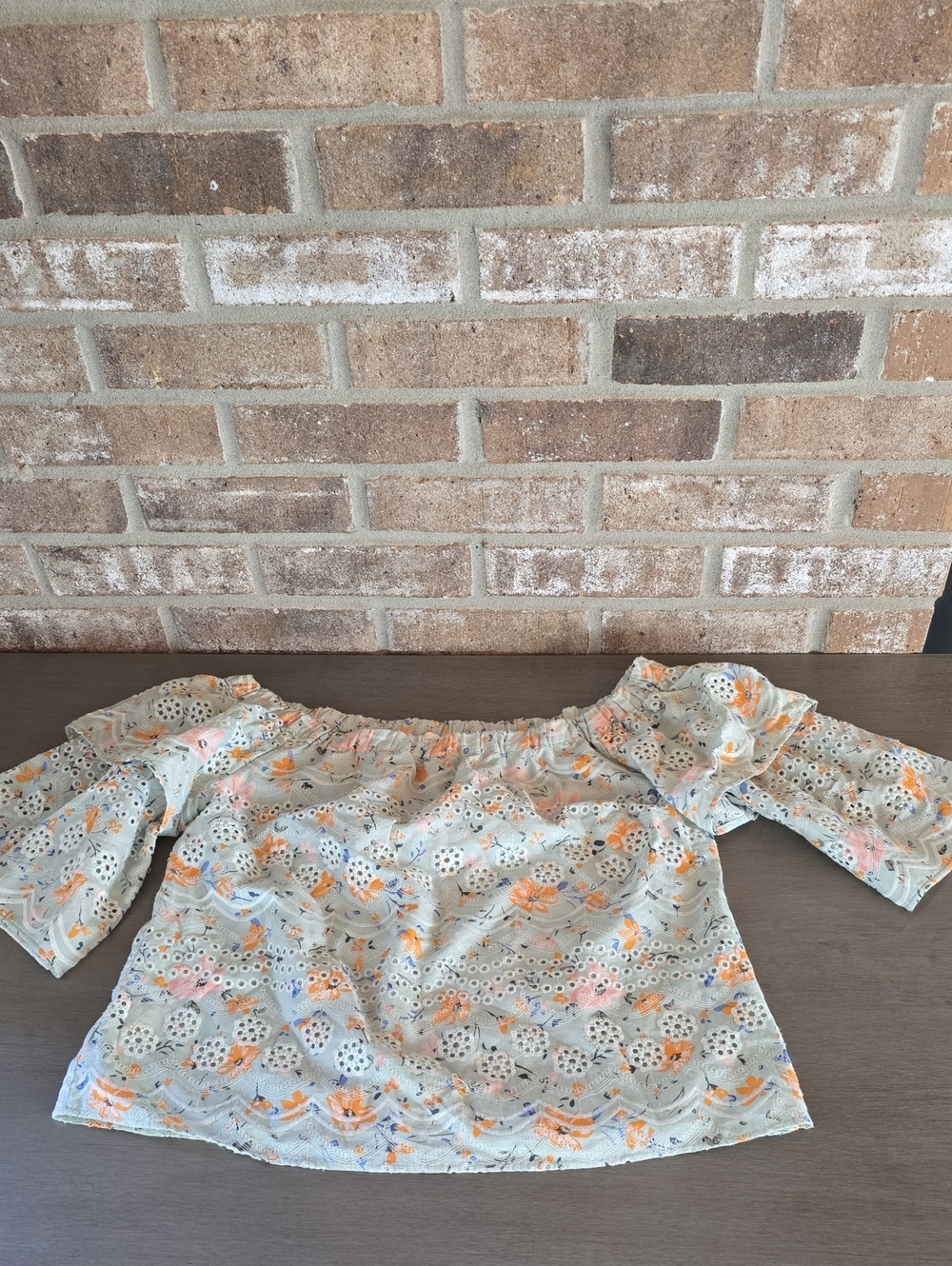 Laia off the shoulder blouse sz small
